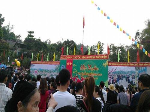 Tuần 26. MRVT: Lễ hội. Dấu phẩy